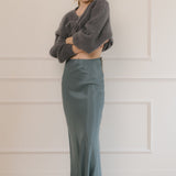 Falda larga en color azul de Camila CTG con botones laterales, diseño elegante y femenino.